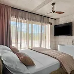 Luxurious In *
